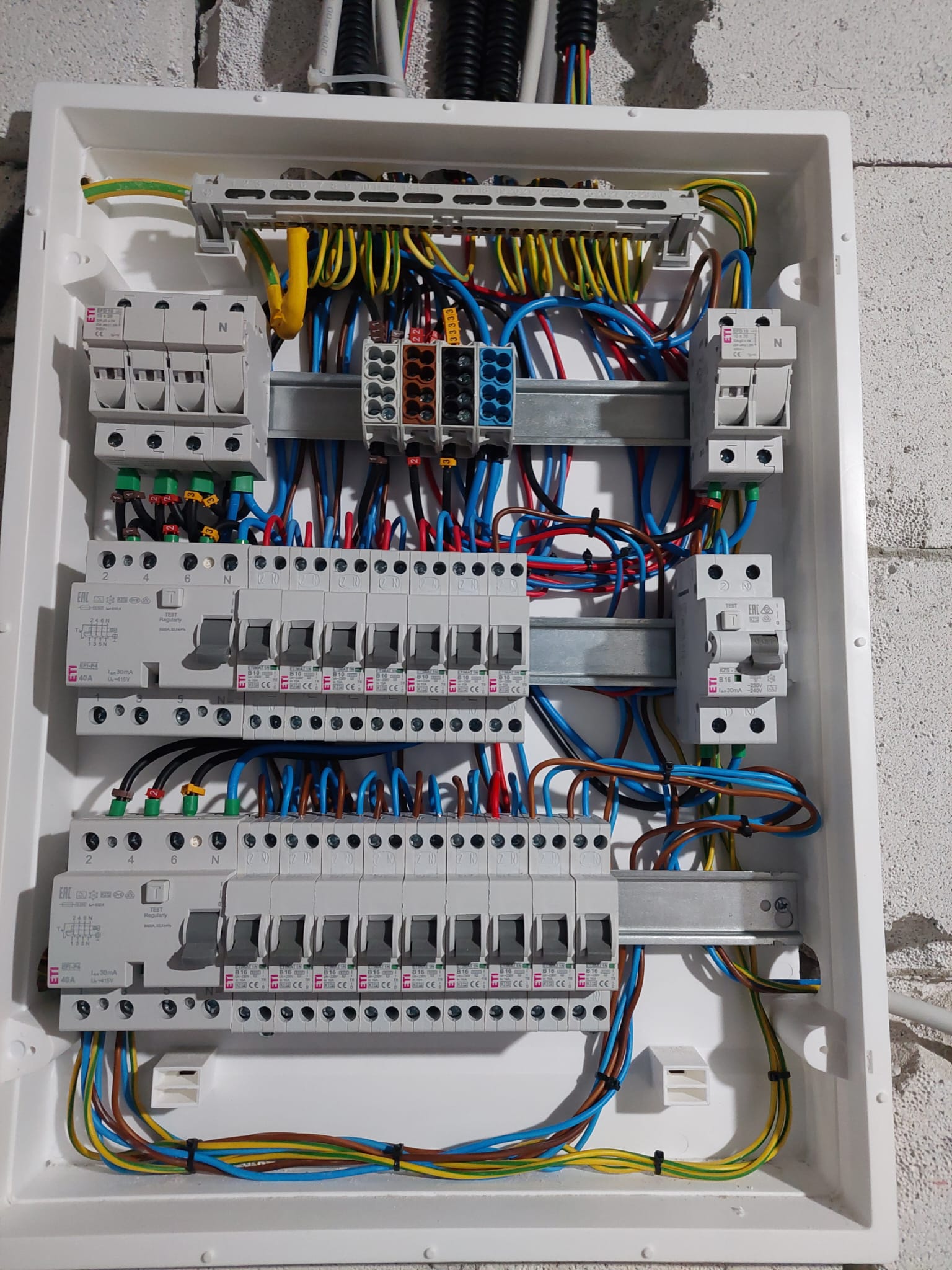 ElectricMan - Construcții din Sector 4
